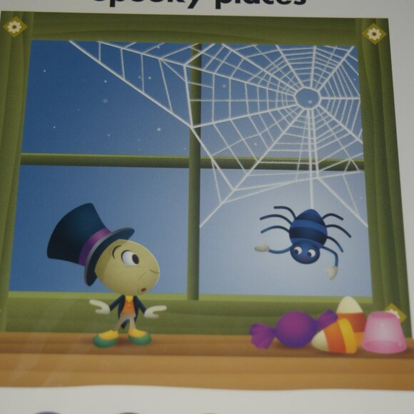 My first Halloween touch and feel Disney book - Picture 3 of 6